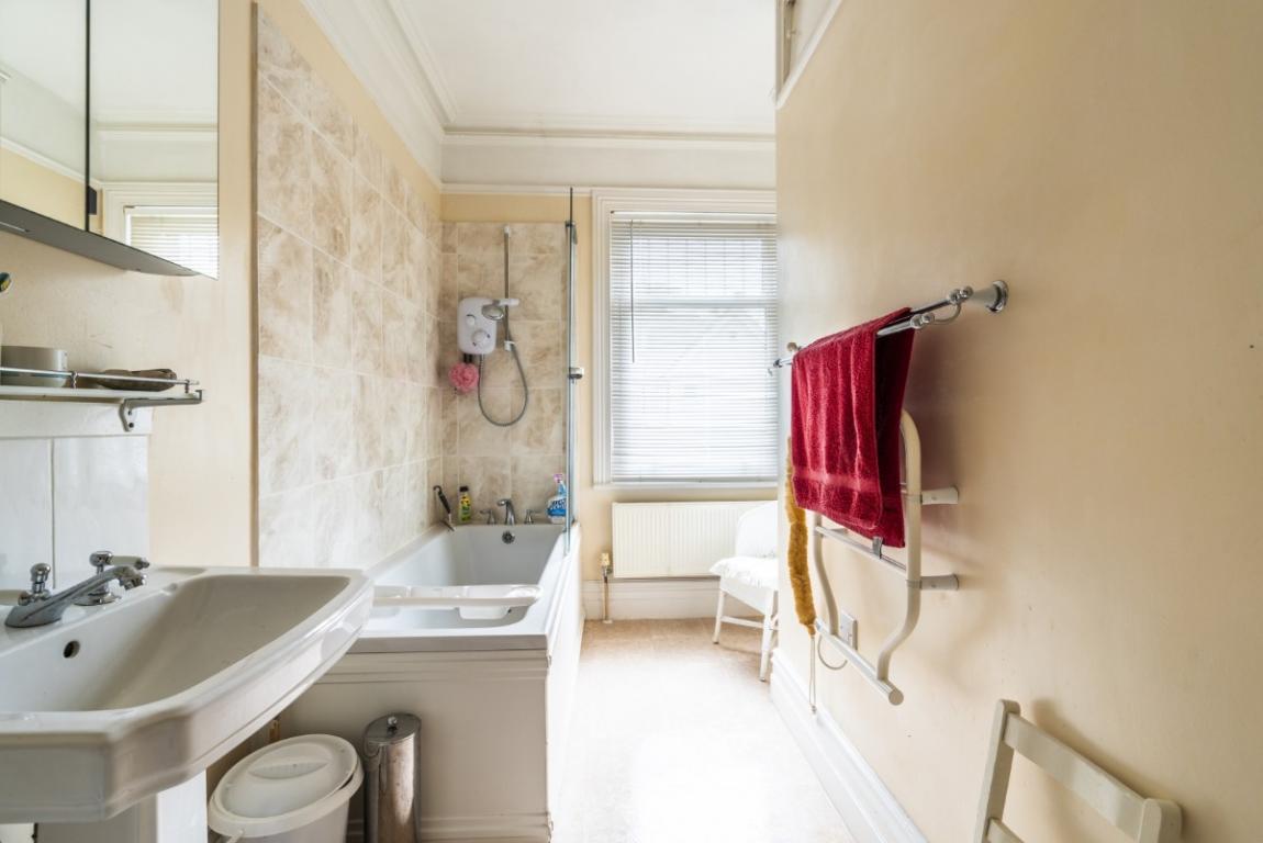 Image: 18 Lower Golf Links Road Broadstone Dorset Broadstone